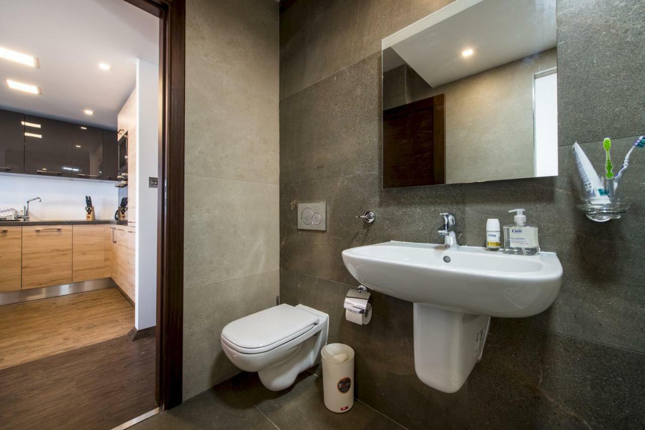 Stylish Seaview Apartment In A Prime Location Sliema Exterior photo
